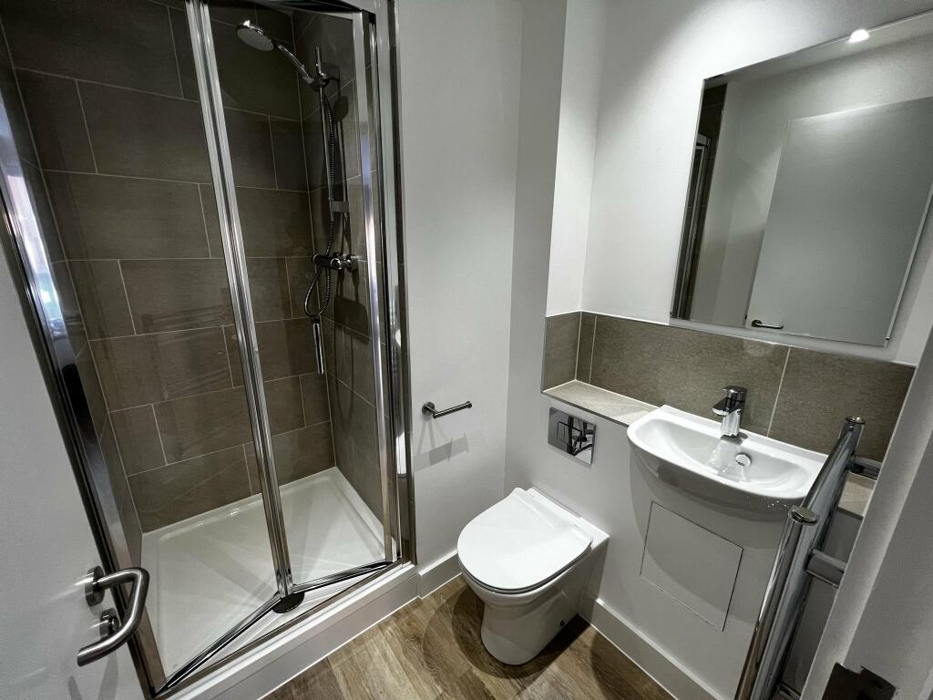 En-suite (2)