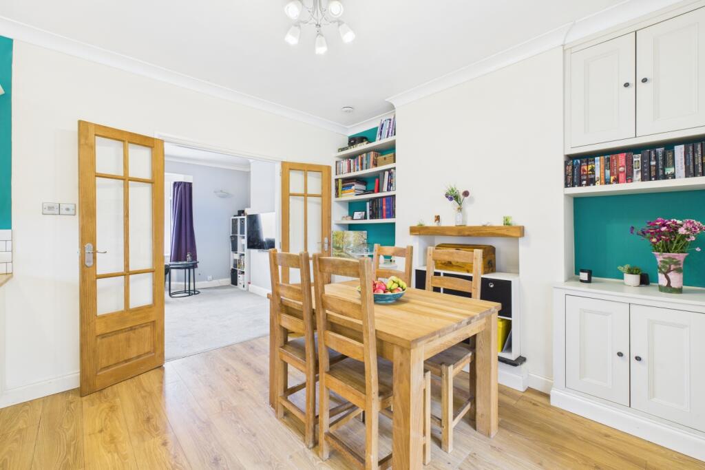 CAM03162G0-PR0327-STILL008