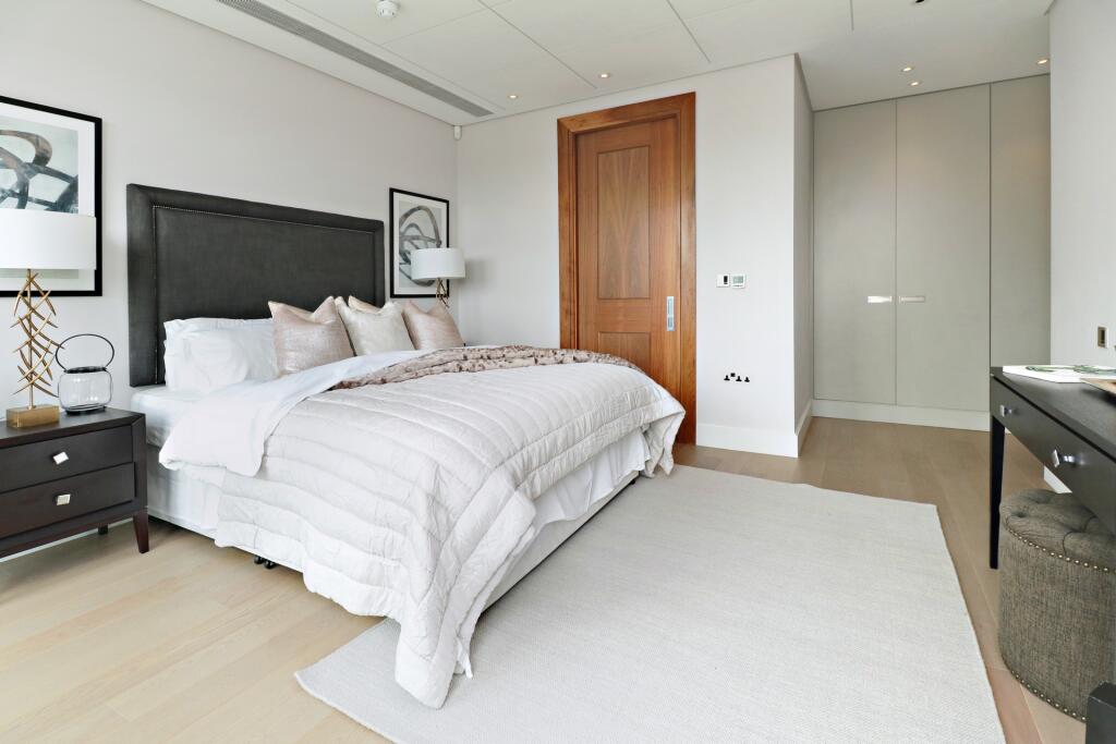 Primary Bedroom (2)