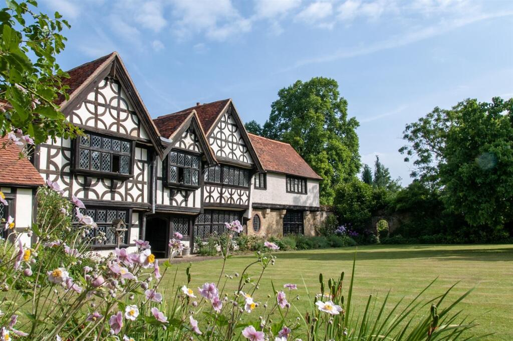 50-GTM Archive House Exterior 068.jpg