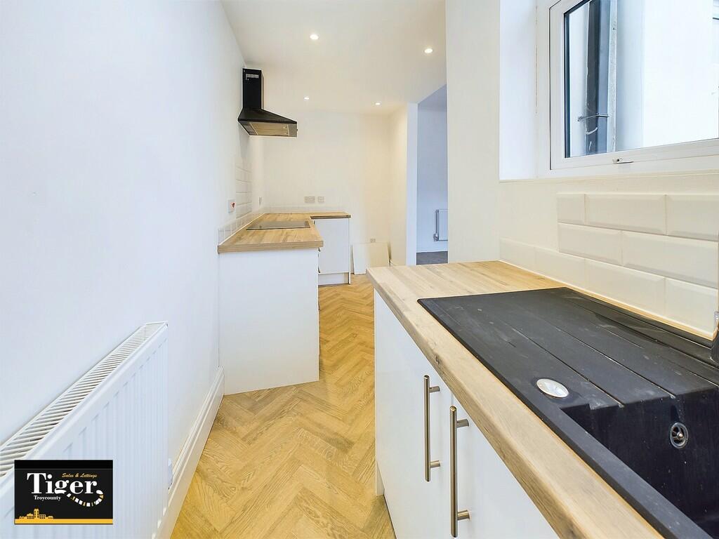 CAM02176G0-PR0353...