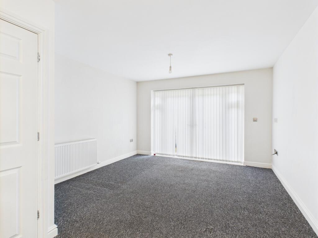 CAM03729G0-PR0095-STILL001