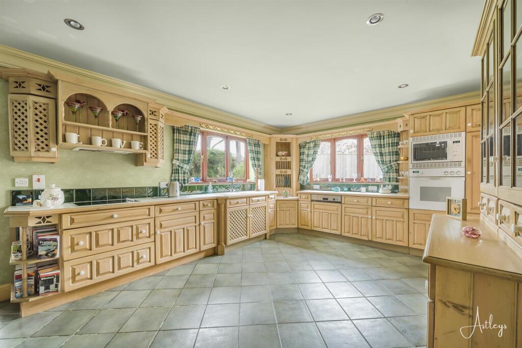 Kitchen/Breakfast Room