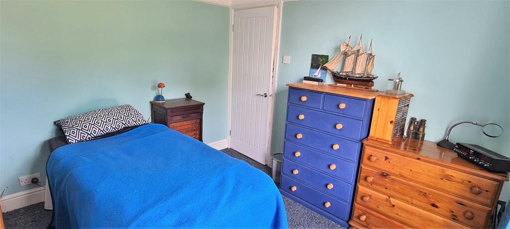 bedroom two (2).jpg