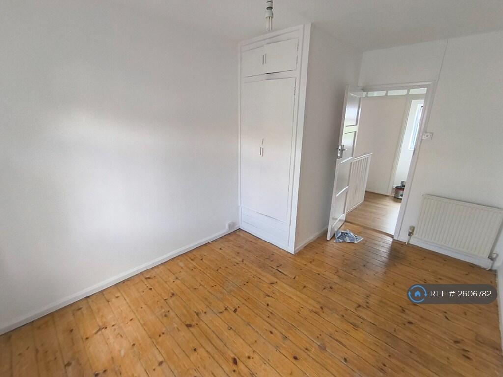 Bedroom 1 (Alternate View)