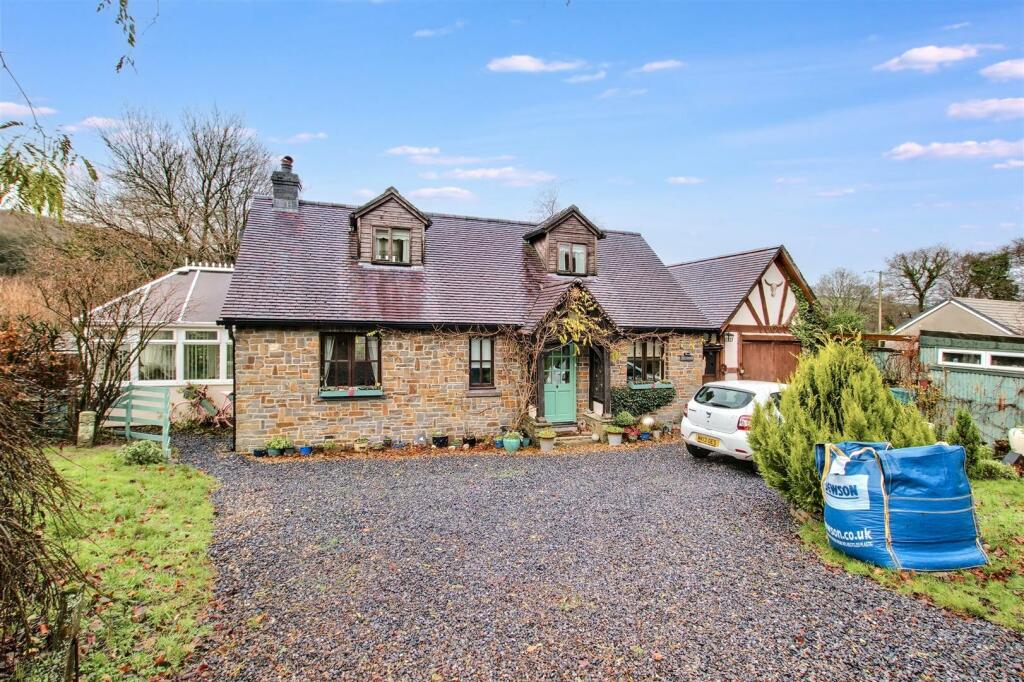 Front of House/Driveway