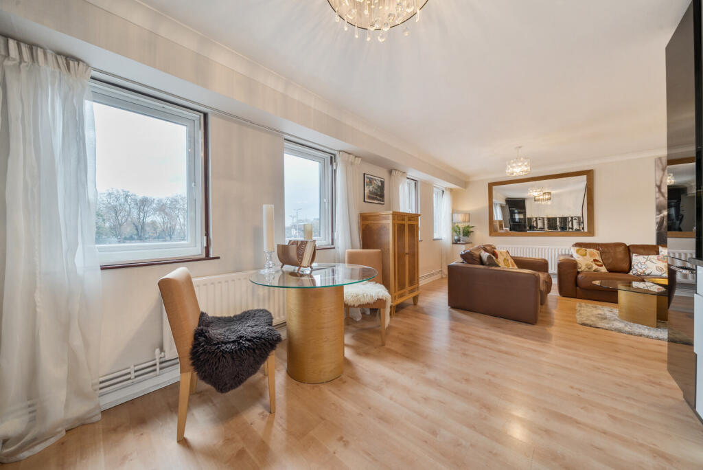 Sitting Room/Kitchen