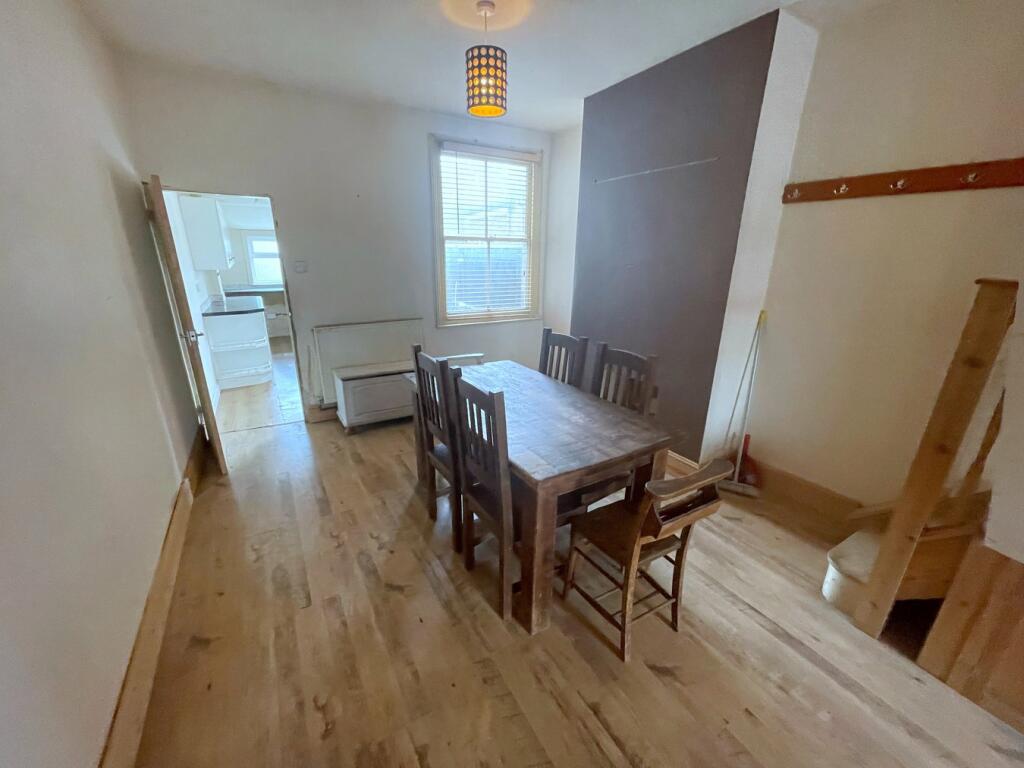 Lounge/Dining Room