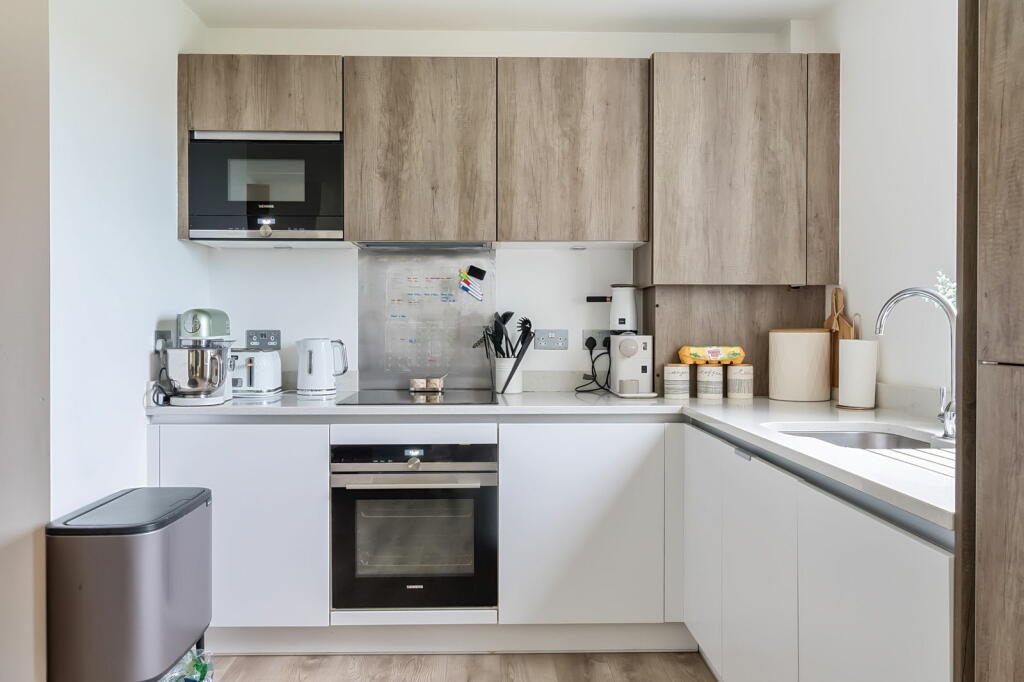 Hawker Drive, Addlestone, Surrey, KT15 2GU