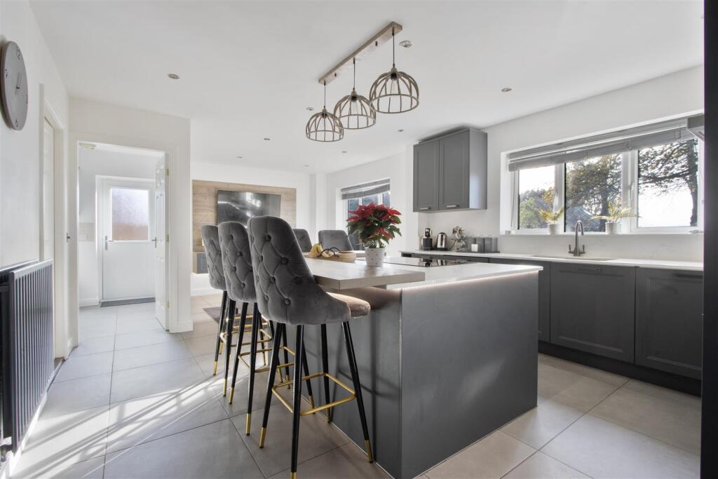 Re-Fitted Kitchen/Family Room