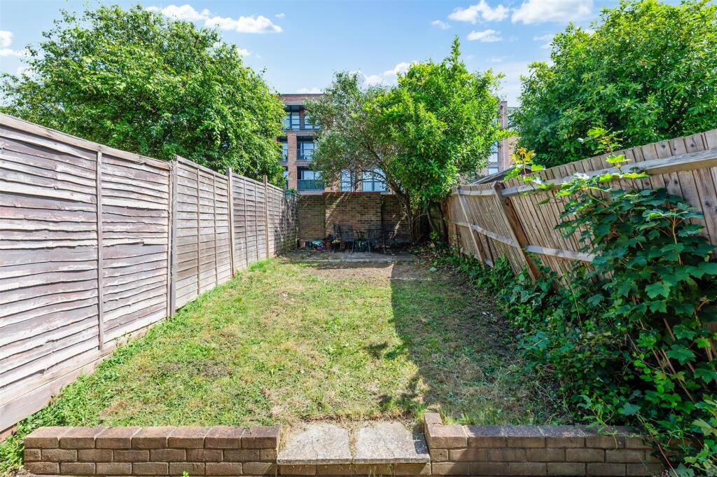 MIDDLE CLOSE, 10- (10).jpg