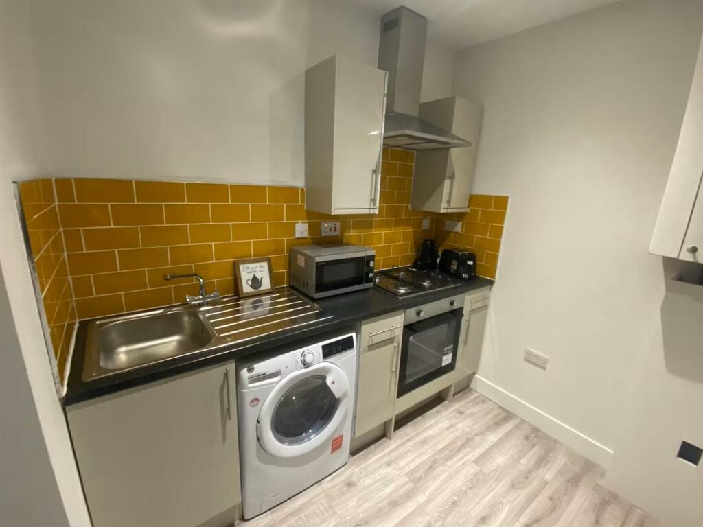 Kitchen 1.jpg