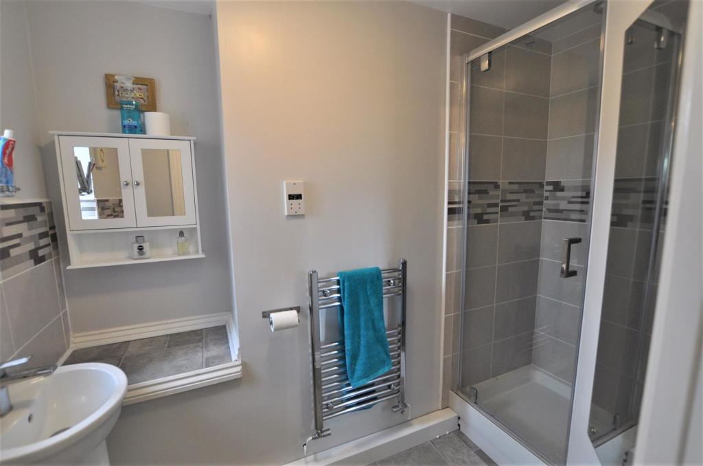 Ensuite.JPG