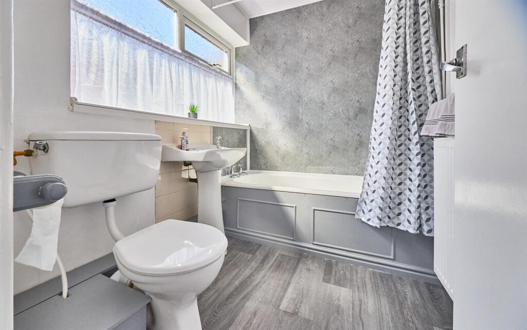 Bathroom to Rear