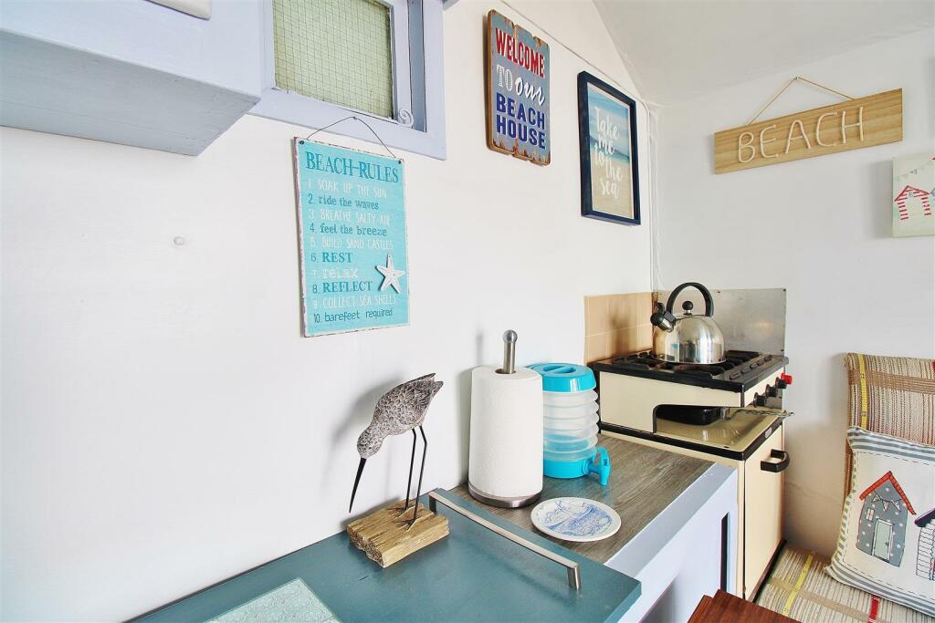 Kitchen/Dining Area