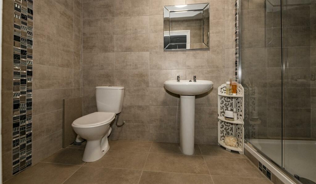 OFFICE/BEDROOM 4 ENSUITE