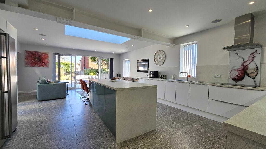 Kitchen / dining room / living area