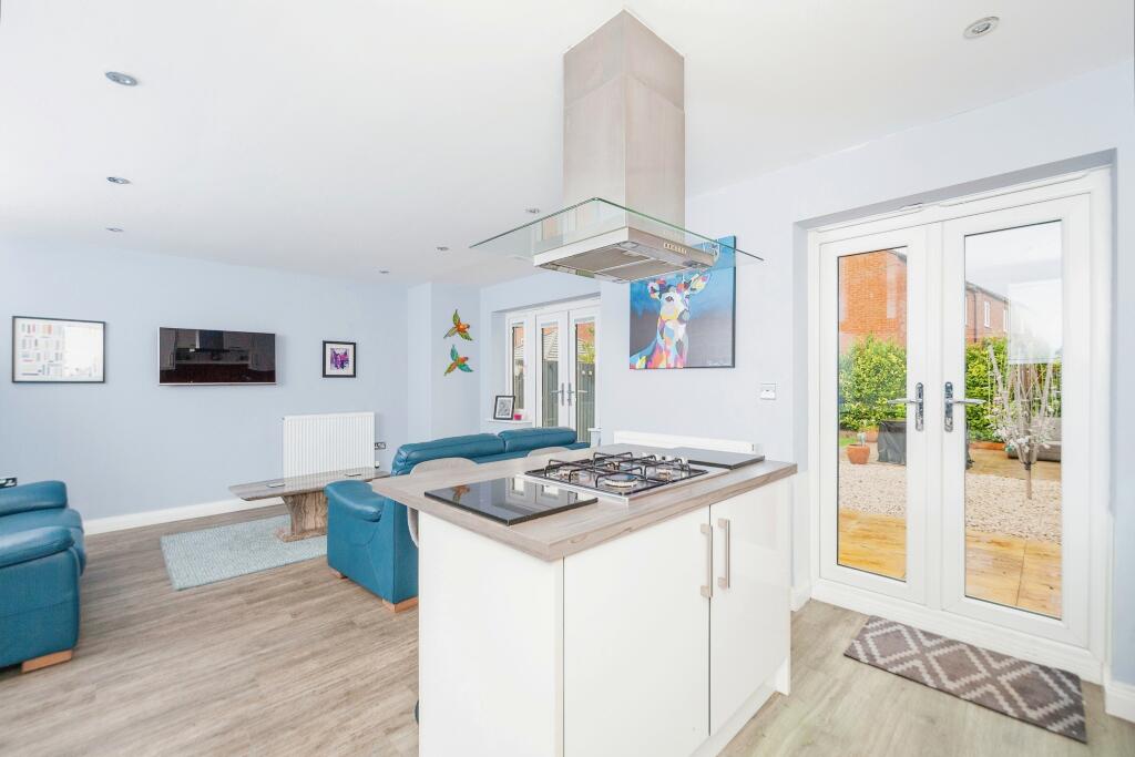 Lounge / Kitchen