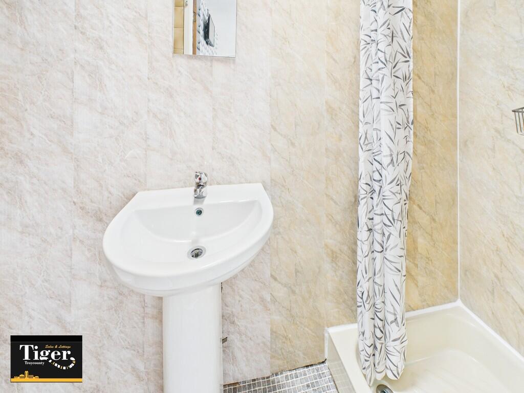 CAM02176G0-PR0547...