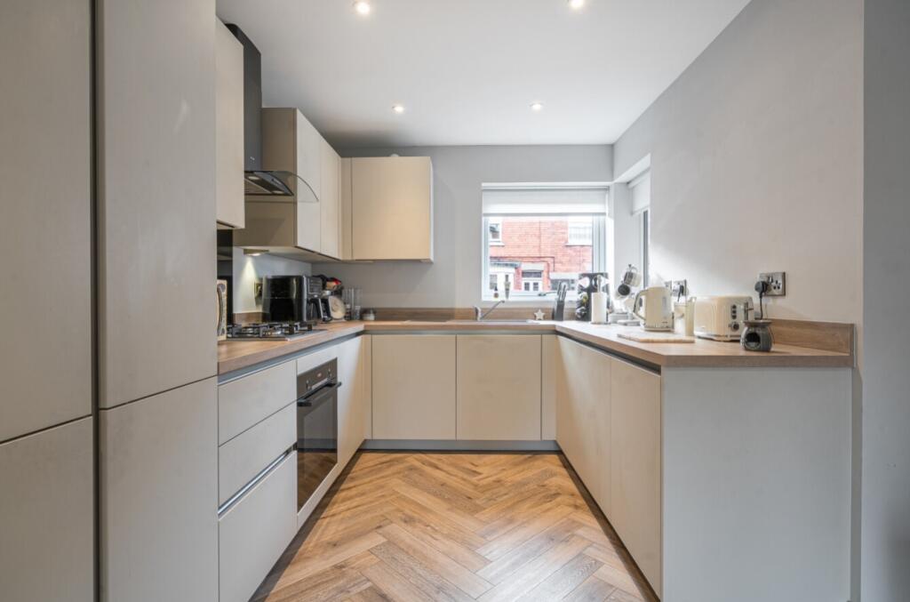 1373993-23-6908efa5e9594