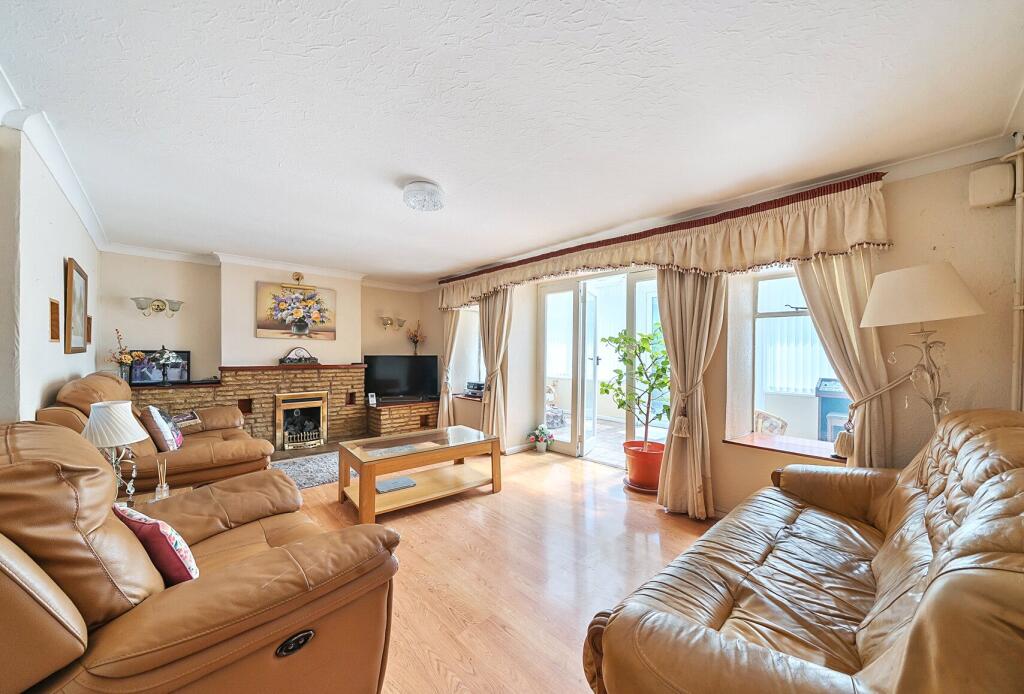 1302794-6-683da36...