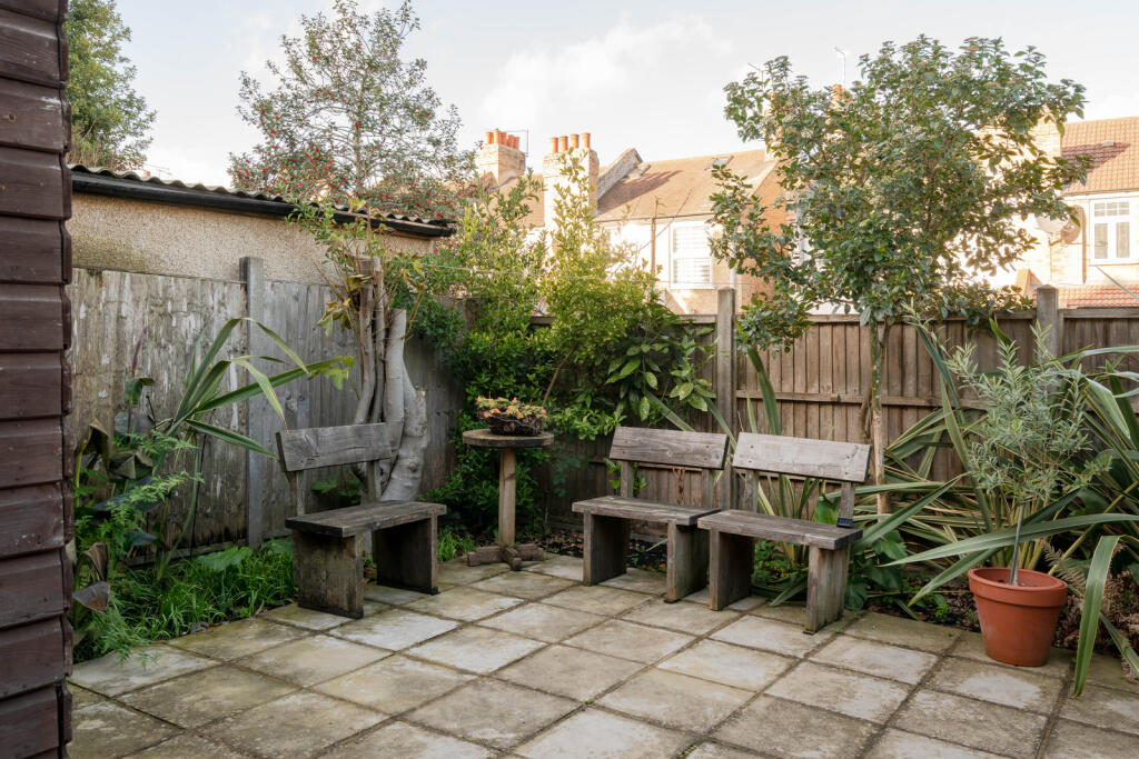 322883 - Tottenhall Road, London N13 - high res...