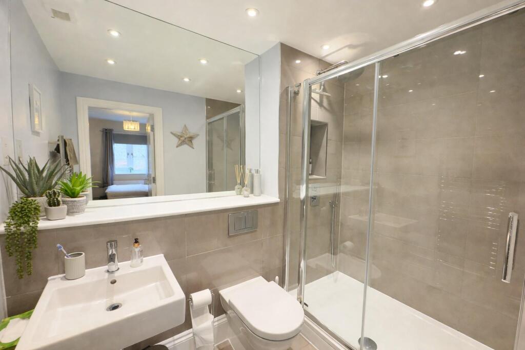 En-Suite 2