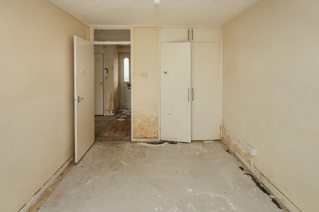 35 Eldeland, Basildon, Essex, SS15 5JG