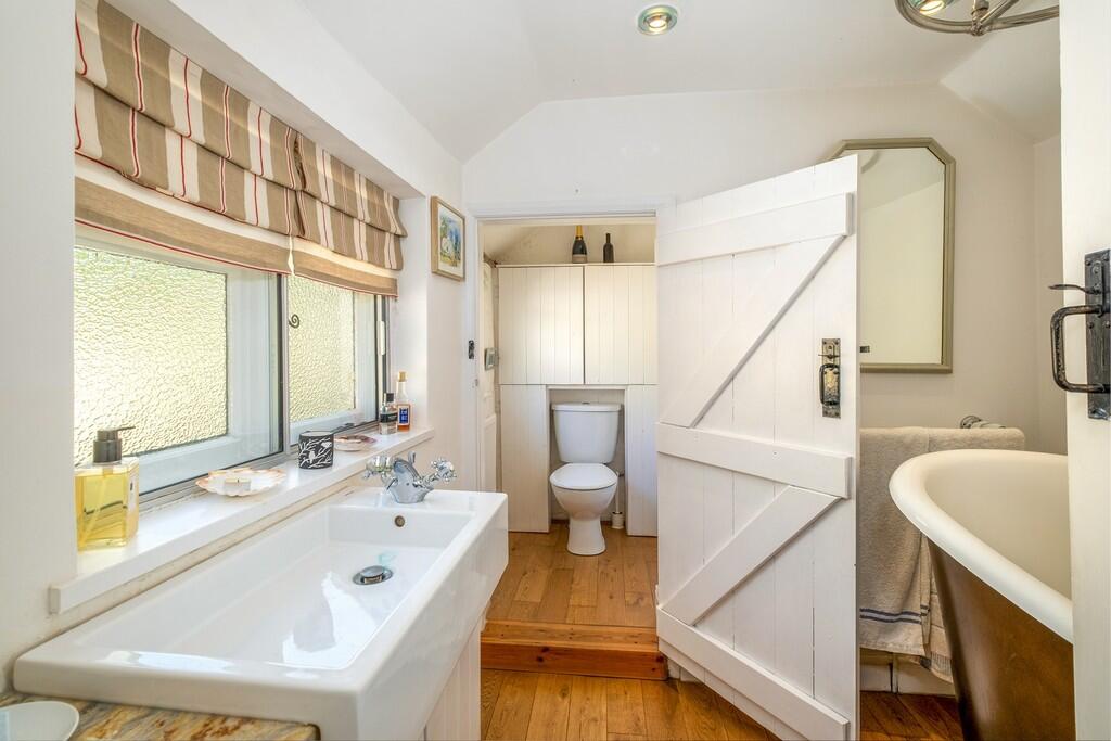 1440px-Neates Cot...