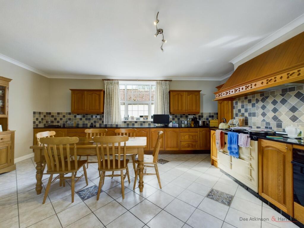Kitchen/Breakfast Area