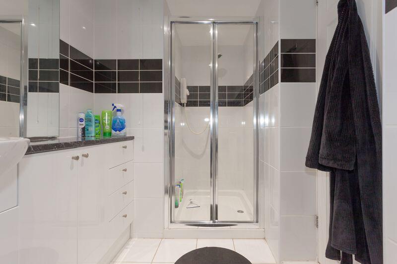 EN SUITE