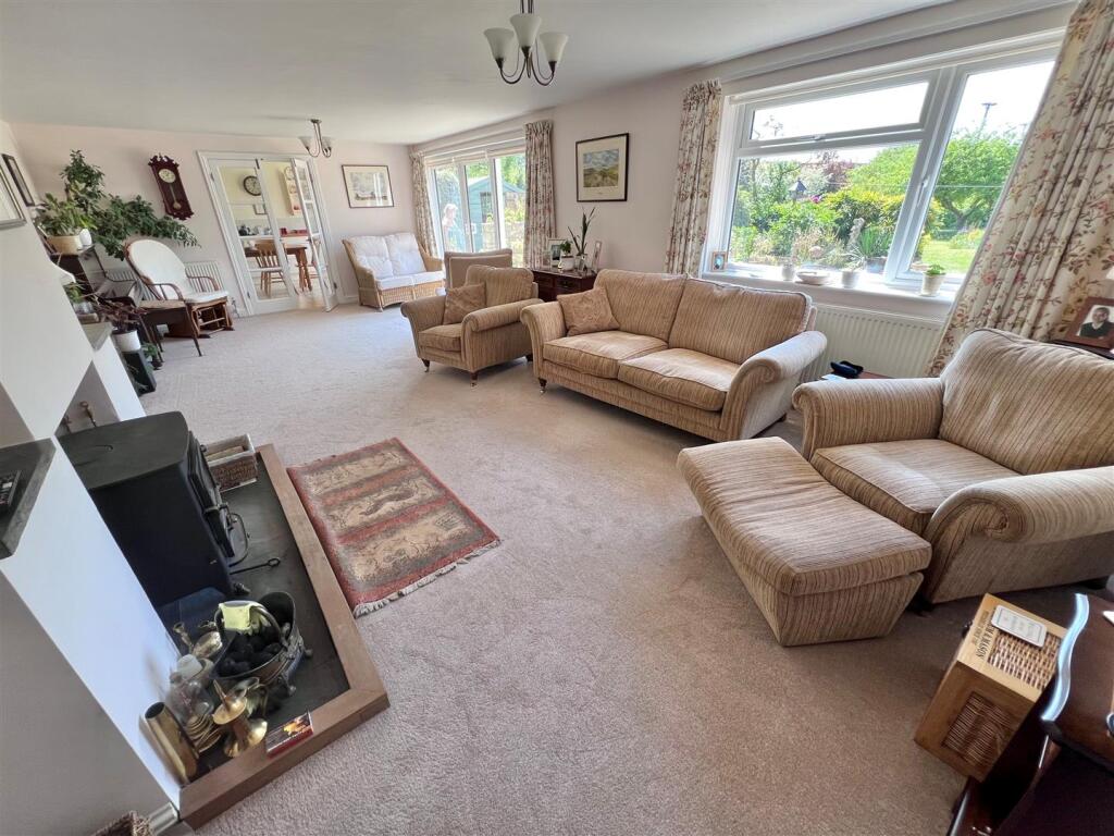 Sitting room 1.jpg