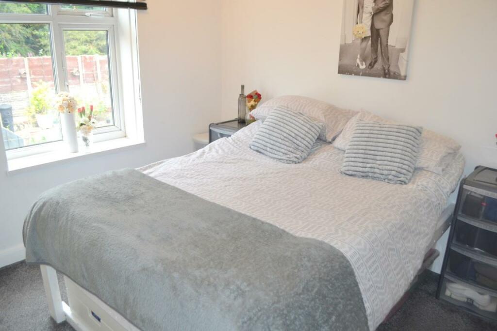 bed 5 (Medium).JPG