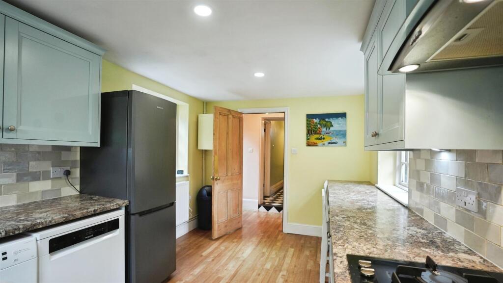 94cb72b0--4566-84BA-5B394FCAB117-22198-000008A3D16