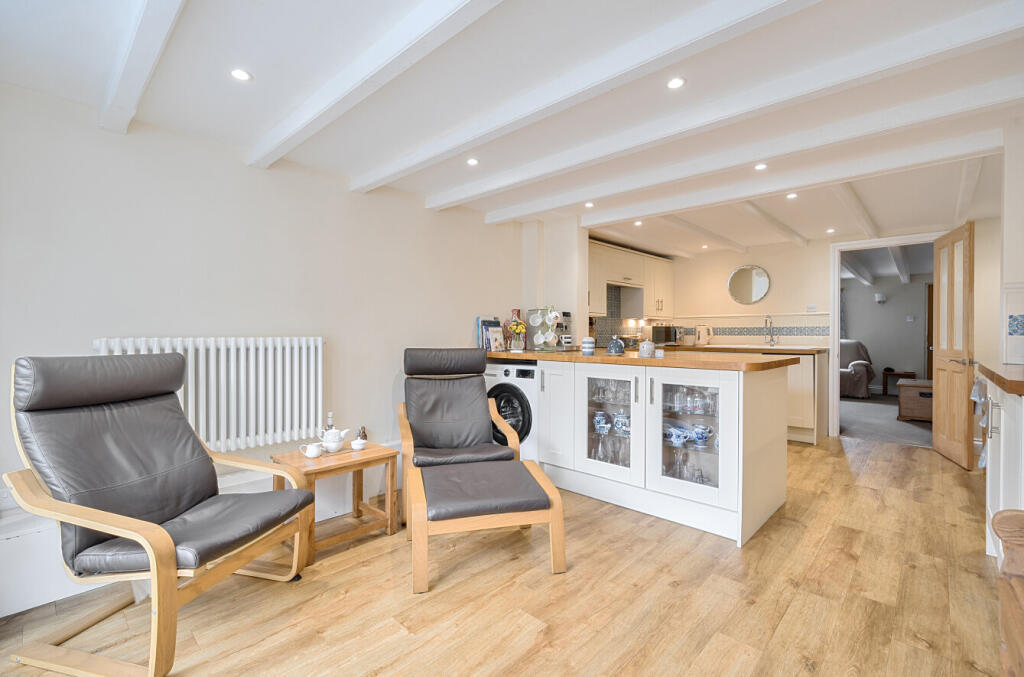 1307226-5-684aa44...