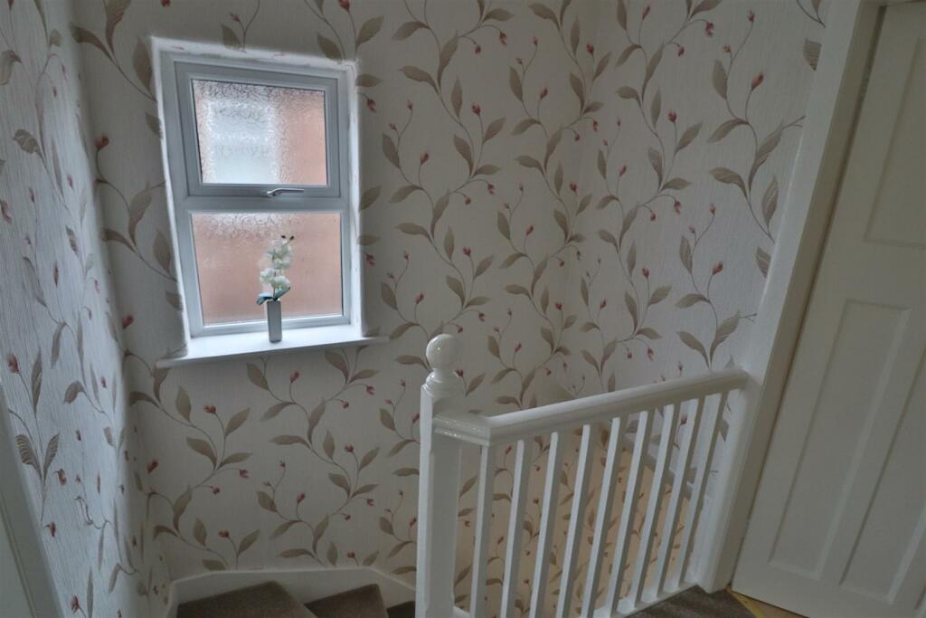 FIRST FLOOR LANDING