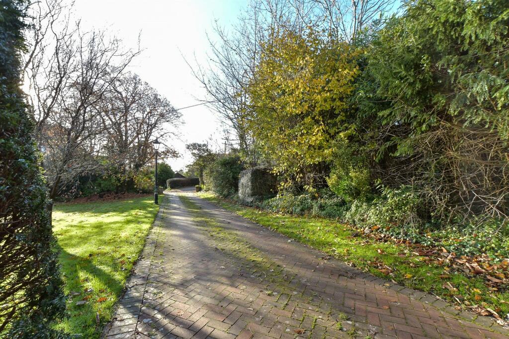 Driveway/Parking