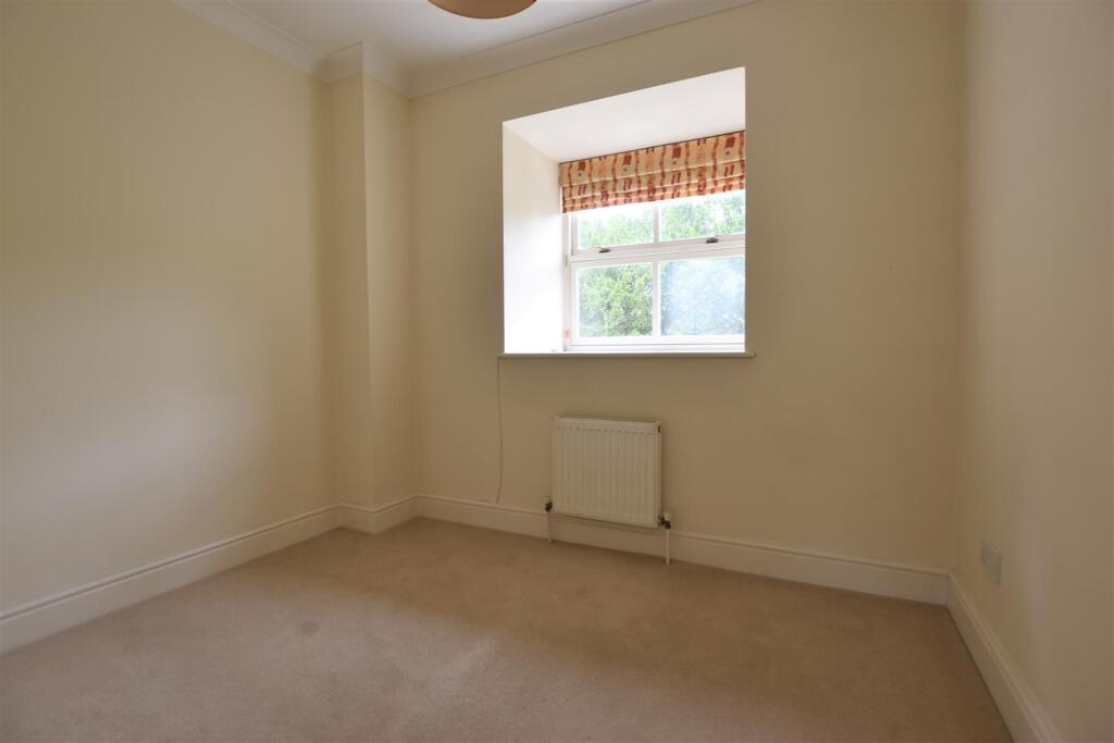 bedroom 4.JPG
