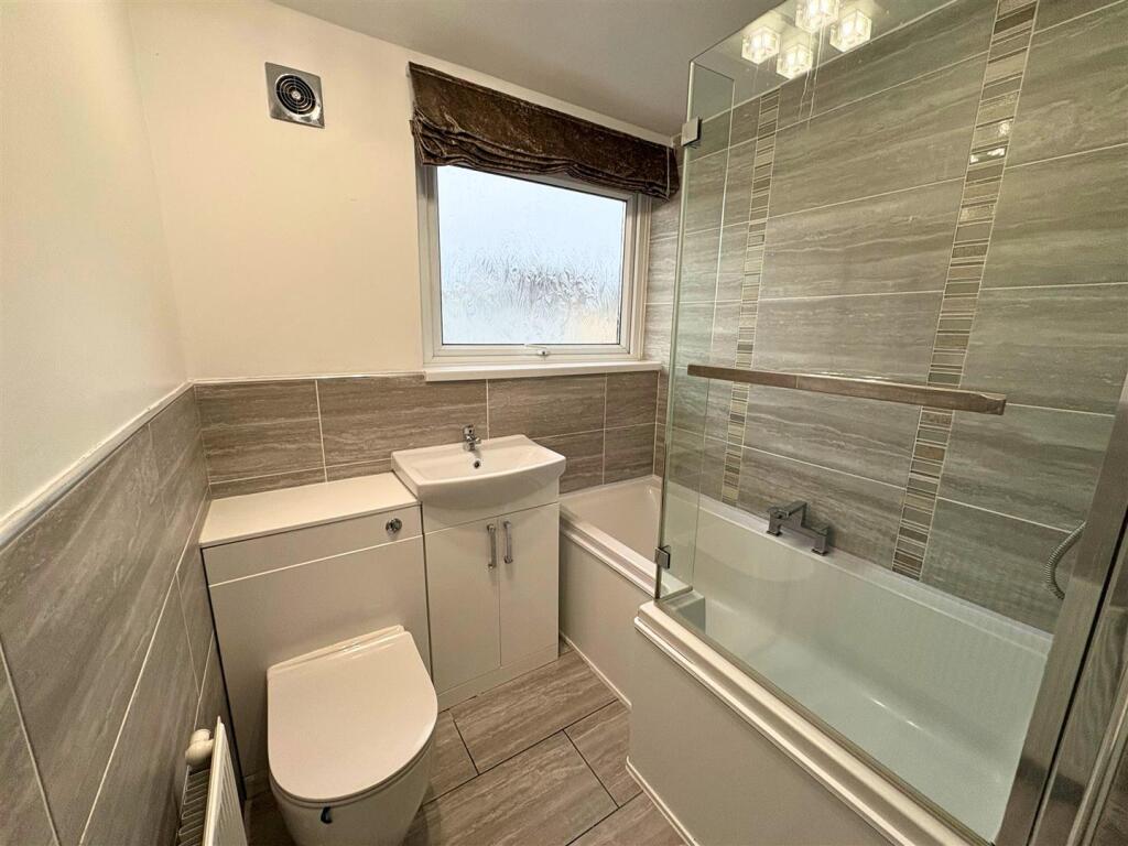 Bathroom a (edit).jpg