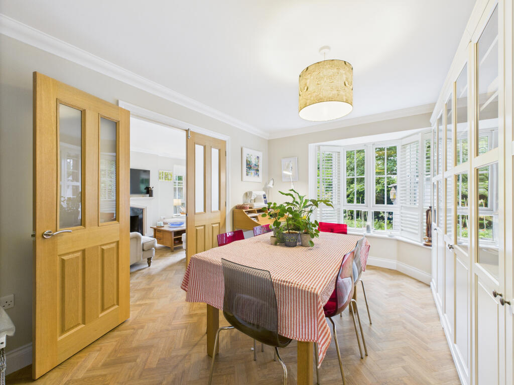 CAM02909G0-PR0439-STILL022