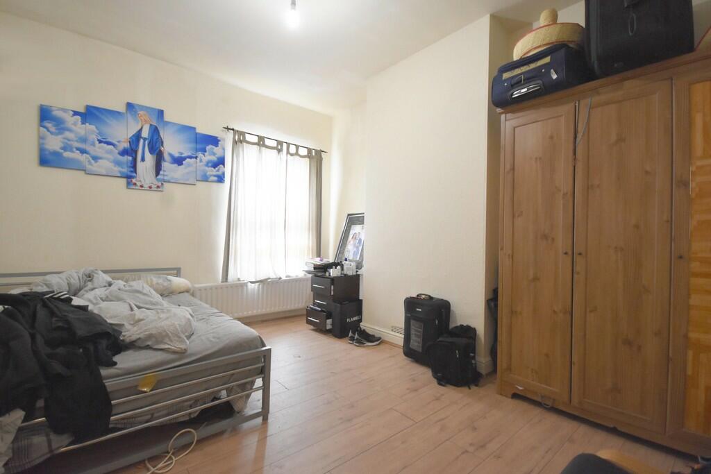 Bedroom 2-min