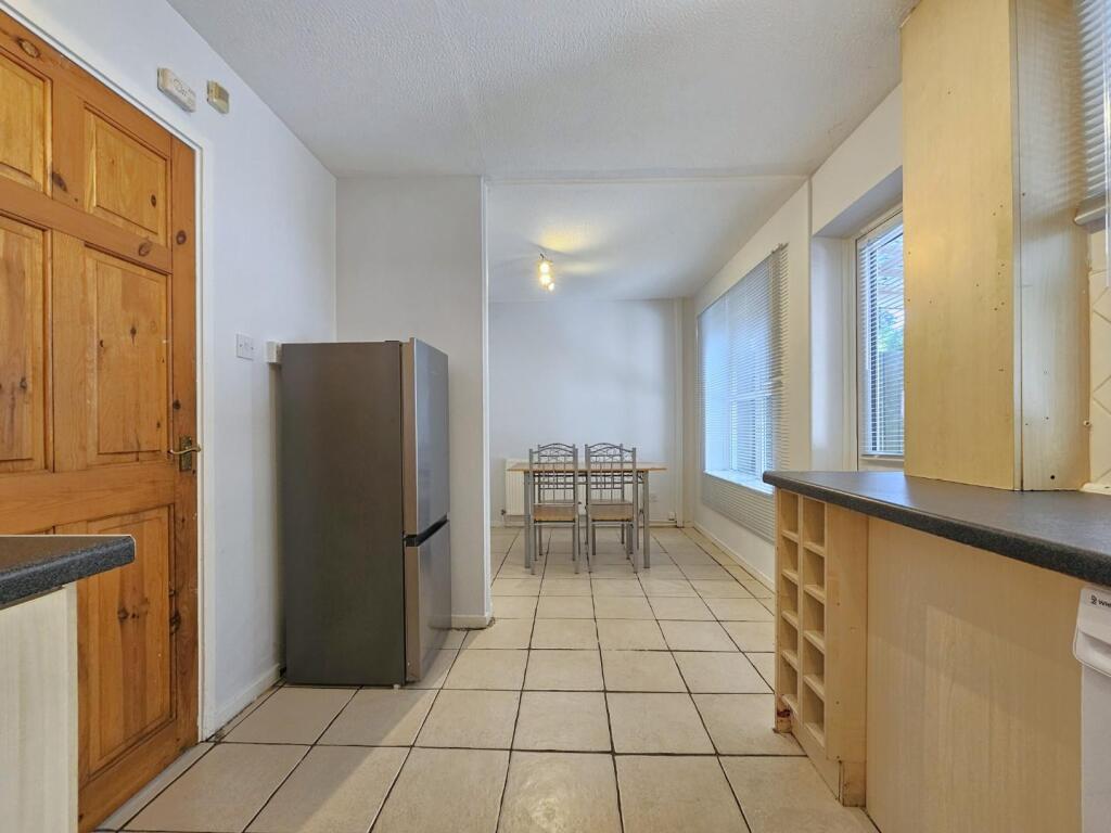 Kitchen 2.jpg