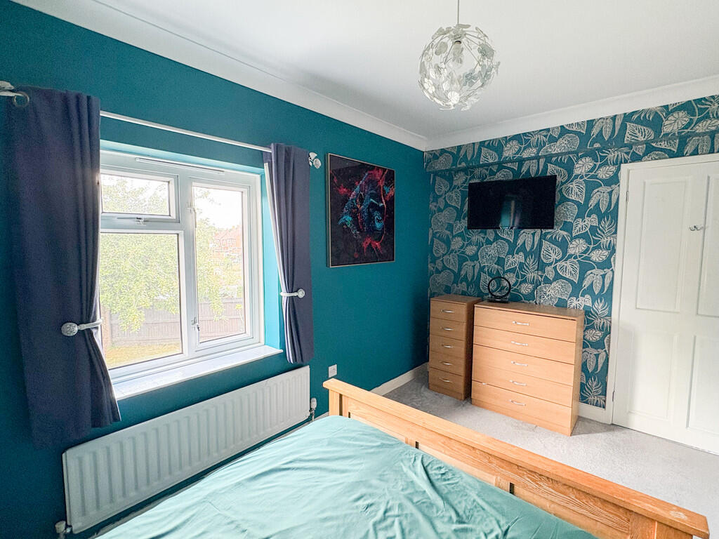 bedroom 2-2