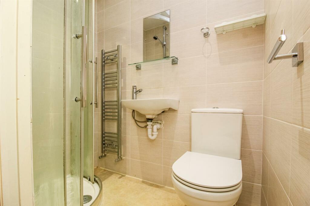 SHOWER ROOM/W.C.