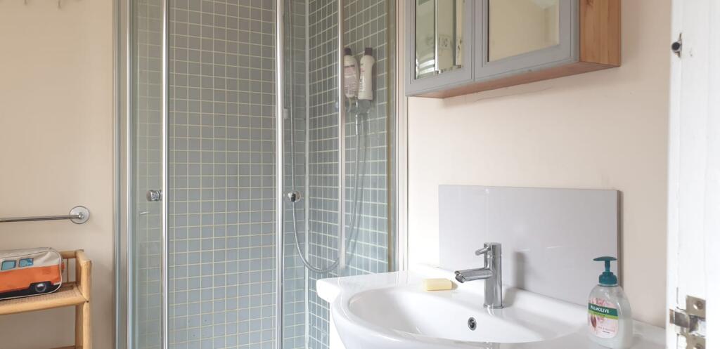 14 Arboretum View - Bathroom.jpeg