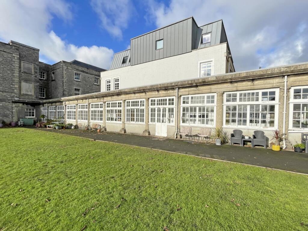 Dudding Court 10 - Front.jpg