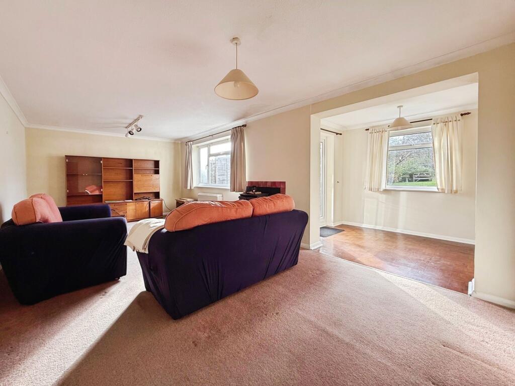 Lounge &amp; Dining Space