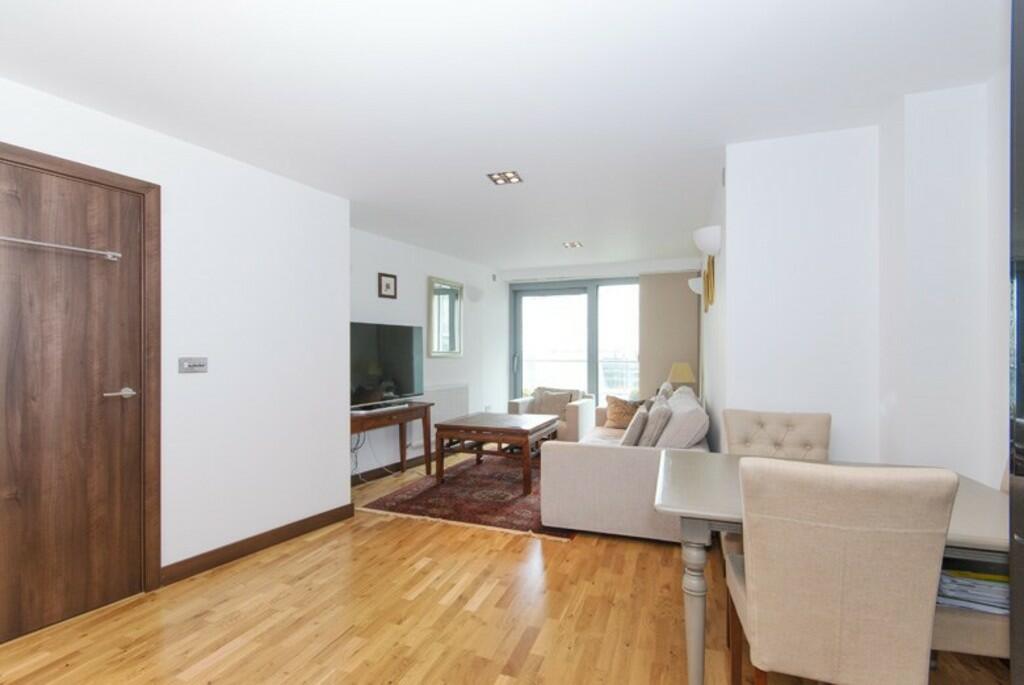 Open-Plan Main Li...