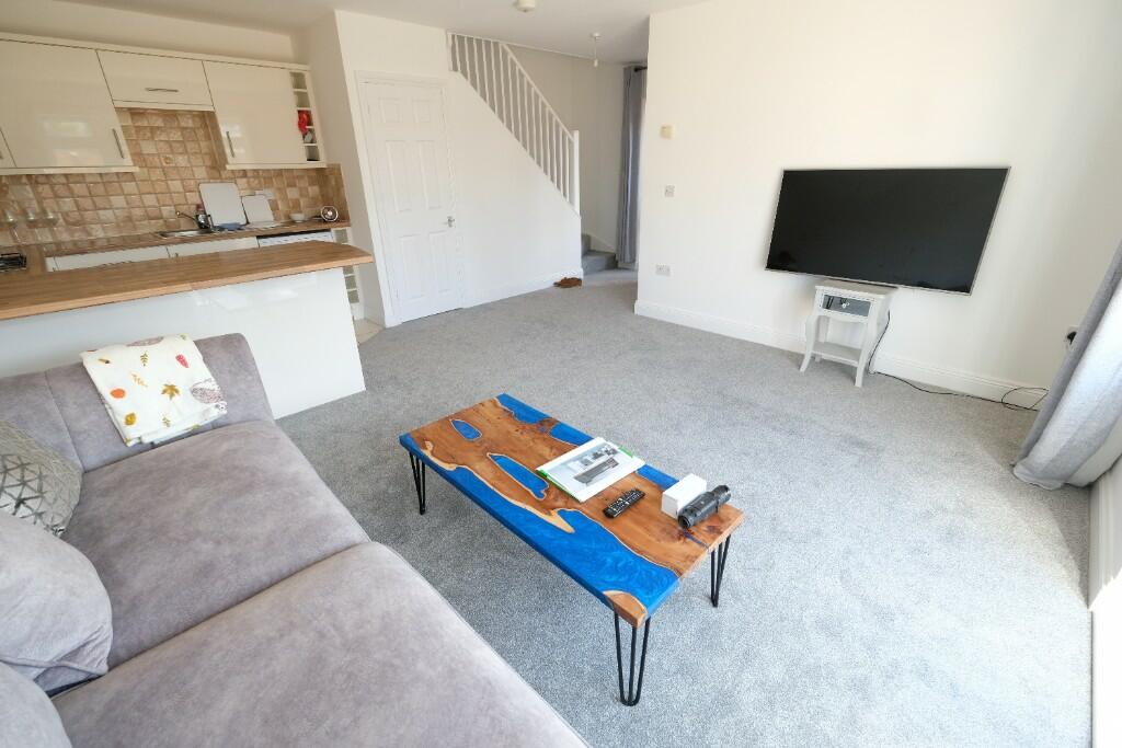 SITTING/DINING ROOM