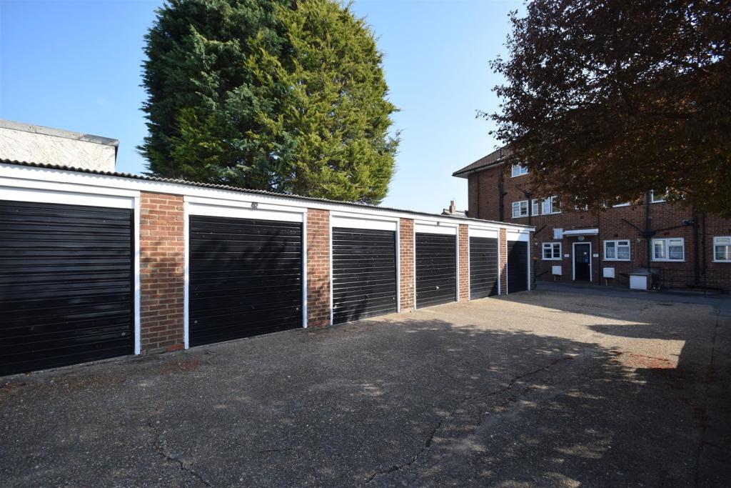 Garages Available To Rent